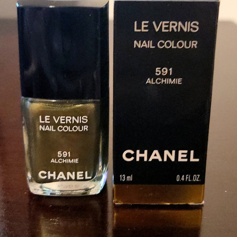 Chanel polish